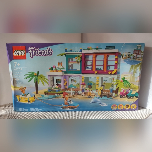 Lego Friends 41709 Vacation Beach House Building Toy - Picture 2 of 4
